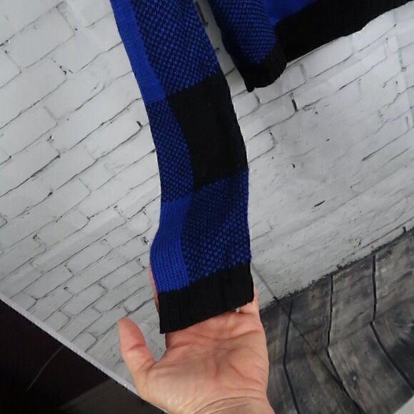 OH MG! BLACK & BLUE BUFFALO PLAID LONG SLEEVE ROUND NECK CROPPED SWEATER SIZE S - Picture 4 of 5